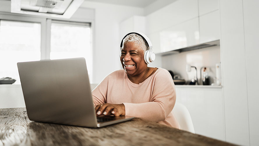 Smiling lady using a laptop